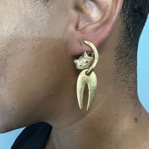 Articulated cat earrings pierced